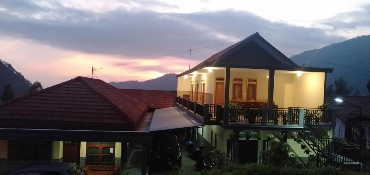 Homestay Anggun Bromo Exterior foto