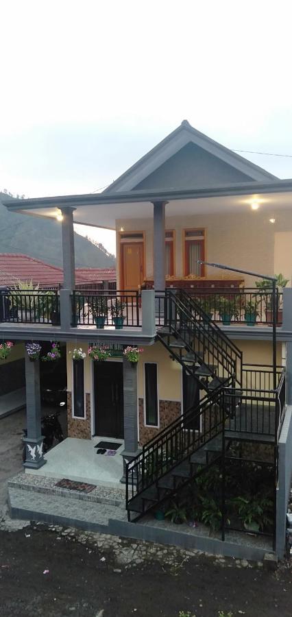 Homestay Anggun Bromo Exterior foto
